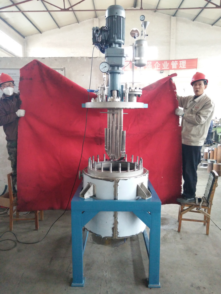 TFCF系列--電動升降釜蓋、直連攪拌、帶在線加料罐3