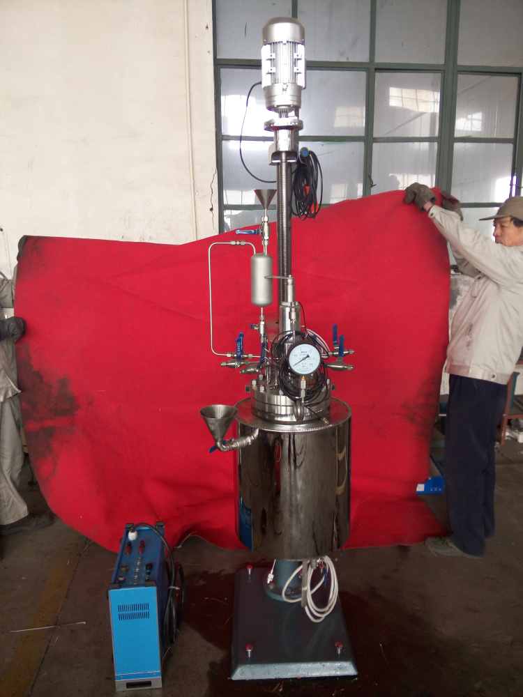 TFCF系列-釜體帶視鏡、電加熱管加熱、帶在線加料罐2